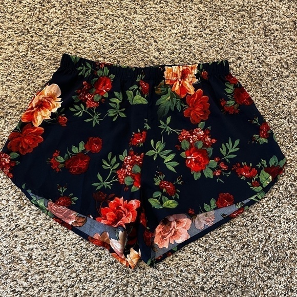 Floral Shorts - Picture 1 of 2